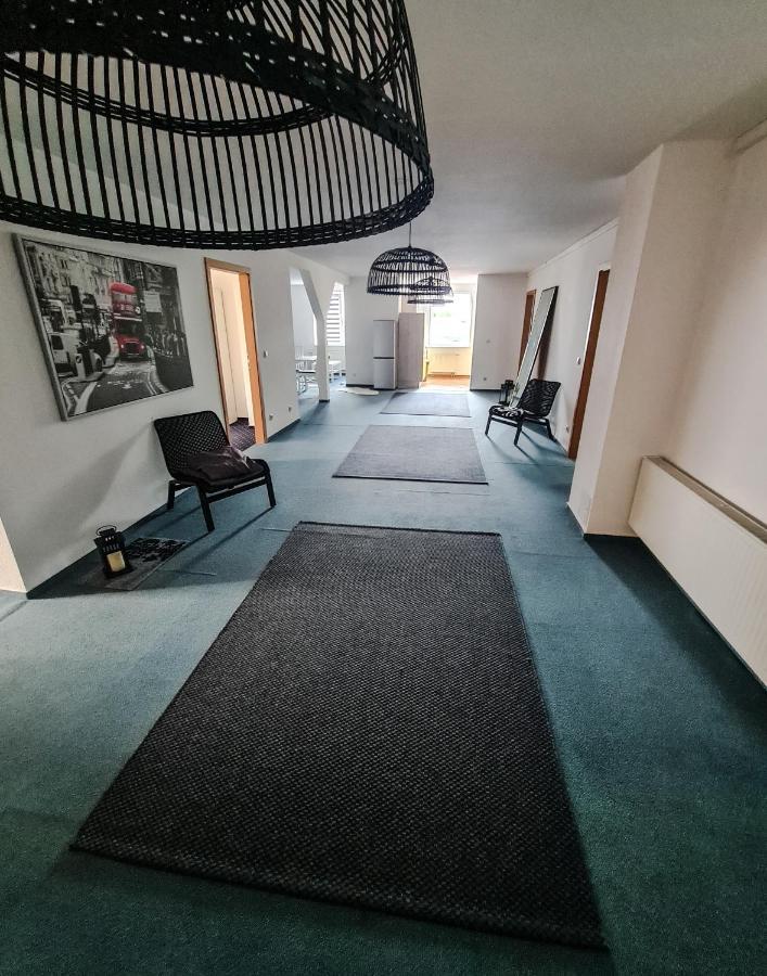 6 Bedroom Private Apartment & Lounge Росток Екстер'єр фото
